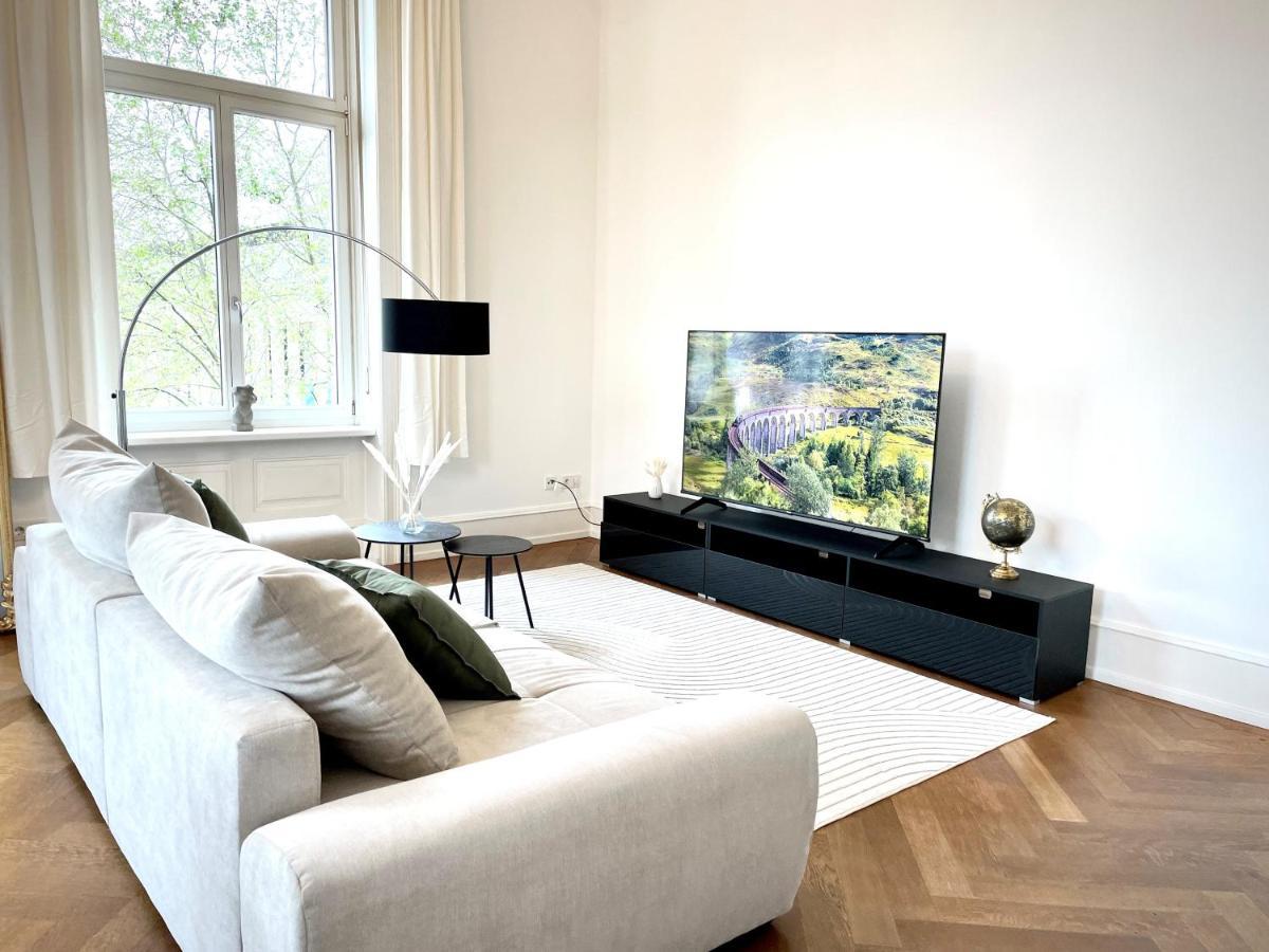 Palais Passy~Design Suite Mit Ausblick Im Zentrum Wiesbaden Esterno foto