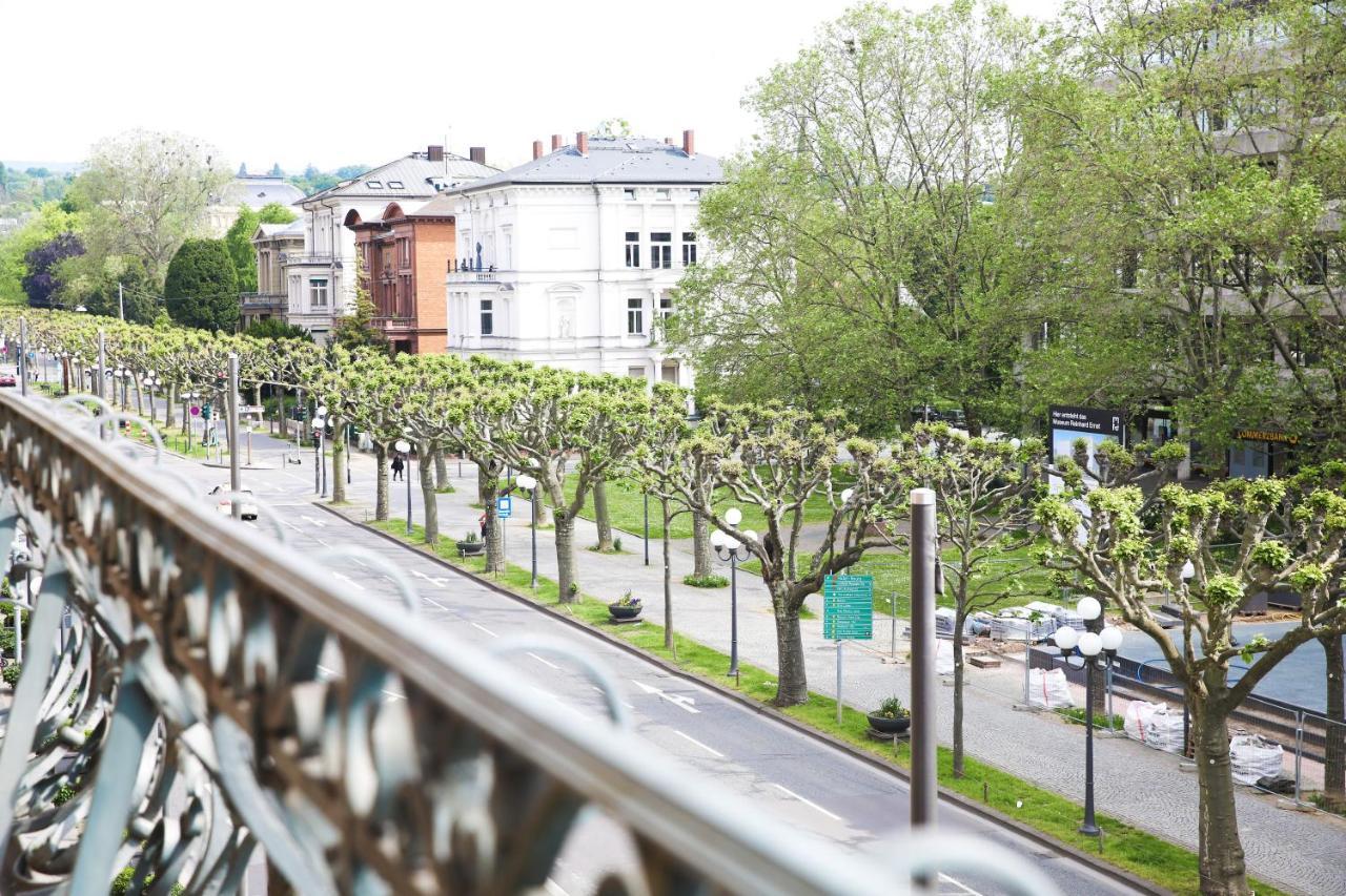 Palais Passy~Design Suite Mit Ausblick Im Zentrum Wiesbaden Esterno foto