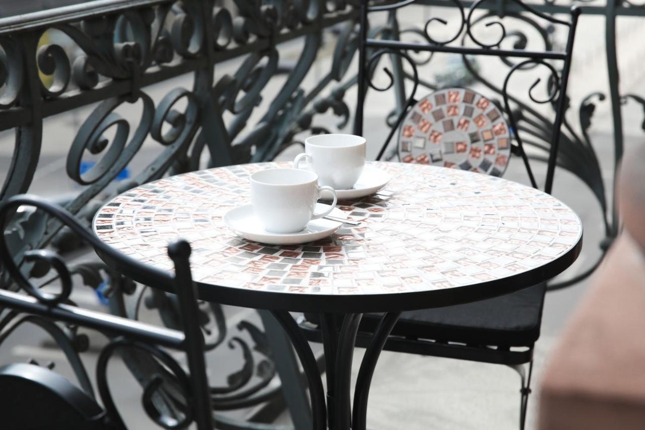 Palais Passy~Design Suite Mit Ausblick Im Zentrum Wiesbaden Esterno foto